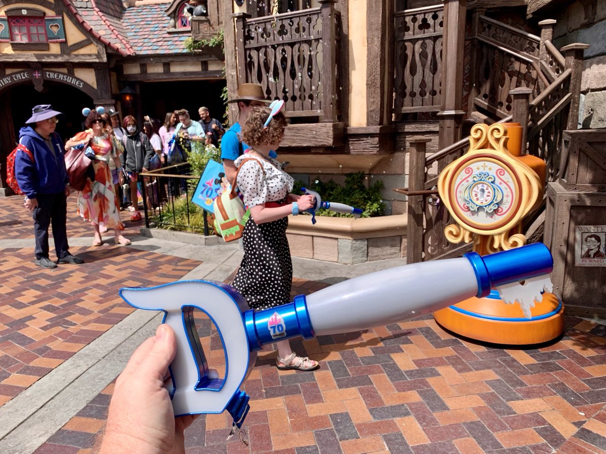 DAPs_Magic's tweet photo. The Key to Disneyland is selling briskly today. Guests are already forming up lines at the activation points.
#Disneyland70
#dapsmagiclive https://t.co/7Y4cBxx6kq