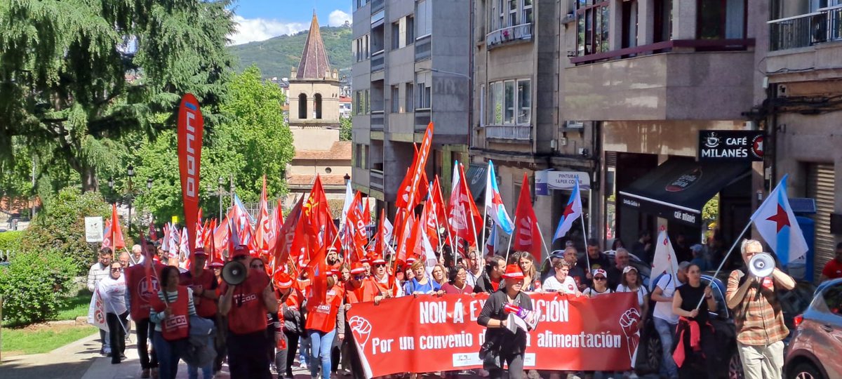 FesmcG's tweet photo. 📣✊Hoxe estivemos en Ourense cas compañeiras e compañeiros na folga do sector de Comercio Alimentación por un convenio digno e acorde ás demáis provincias!

#ugt
#tusindicatoutil #fesmcugt #fesmcugtgalicia #ConvenioDigno #comercio #alimentación https://t.co/pJNpDfaj4p