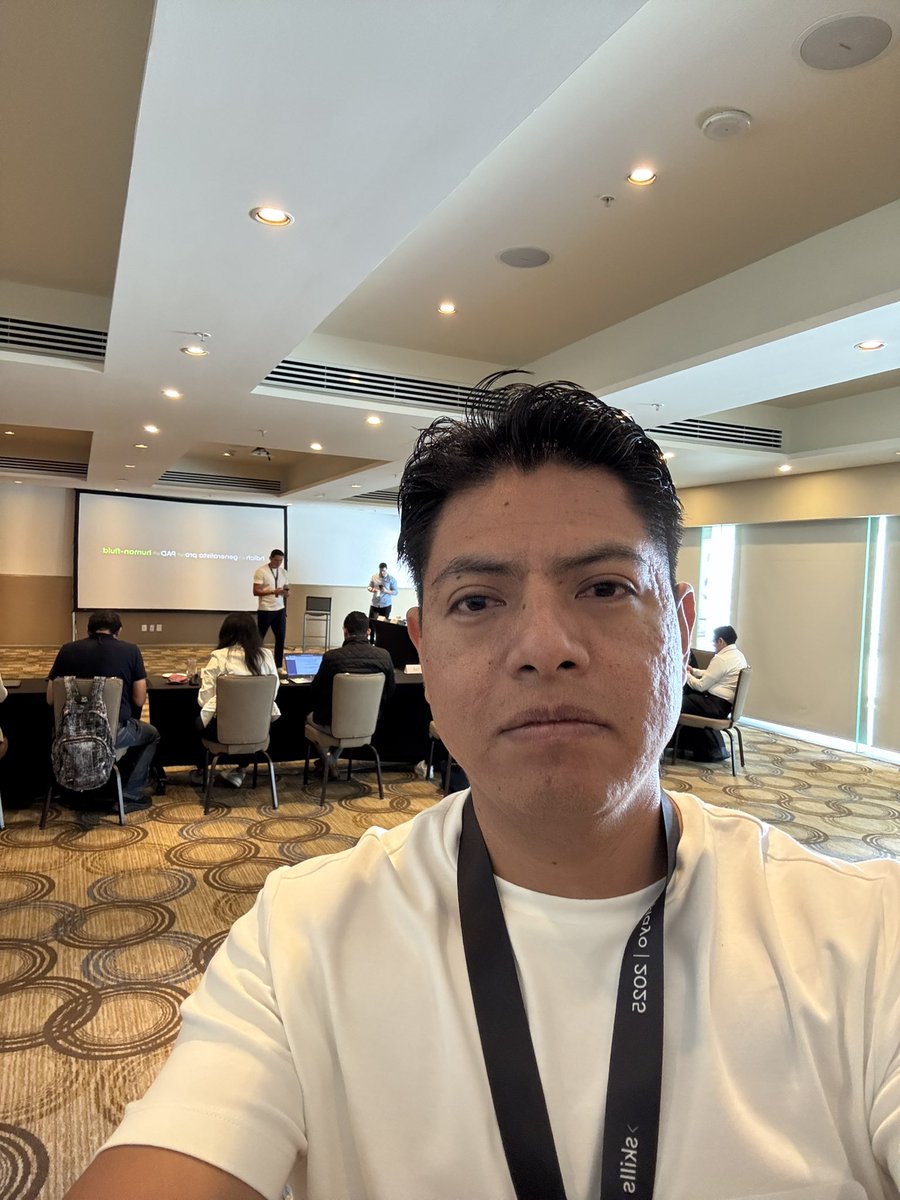 Una forma de expandir tu visión es saliendo físicamente de tu entorno cotidiano, a otra ciudad, otro estado o cualquier lugar distinto de donde siempre estás. Hoy estoy en Santa Fe, en Ciudad de México aprendiendo sobre emprendiendo, ventas, desarrollo humano y más. #skillsxab