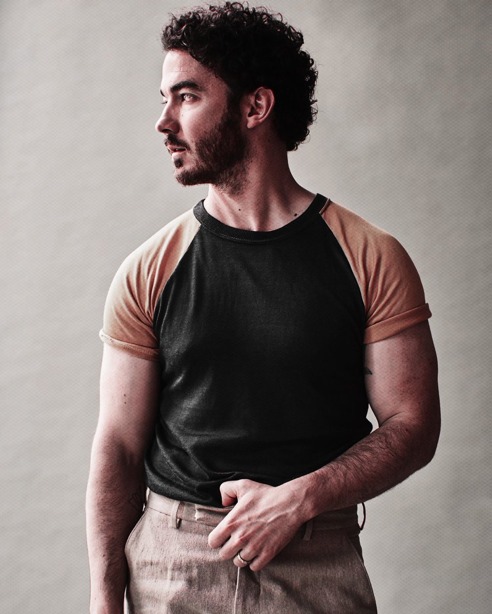 ･ﾟ ₊˚.༄ ㅤㅤㅤㅤKevin 𝑴𝒐𝒓𝒈𝒂𝒏.

❖ 𝐀𝐯𝐚𝐭𝐚𝐫: Kevin Jonas.
ㅤ❖ Trama desarrollable / Hermano mayor.
ㅤㅤ❖ 𝘙𝘰𝘭 𝘮𝘦𝘥𝘪𝘰/𝘦𝘹𝘵𝘦𝘯𝘴𝘰.

→ Más información → 𝐃𝐌.
          ㅤㅤㅤ      ↻ + ♡ 

『 #FreeRol #SexRol 』