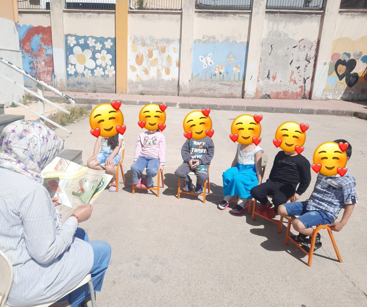 ErinSehit's tweet photo. Gaziantep İl Millî Eğitim Müdürlüğümüz tarafından yürütülen #OkuryazarGaziantep Projesi kapsamında, bugün saat 11.20’de öğretmen, öğrenci ve velilerimizle okullarımızda kitaplarla dolu anlamlı bir etkinlikte buluşarak okul bahçesinde kitap okuduk! @sahinbeymem @eyupgunes27 https://t.co/PrGuOlfILN