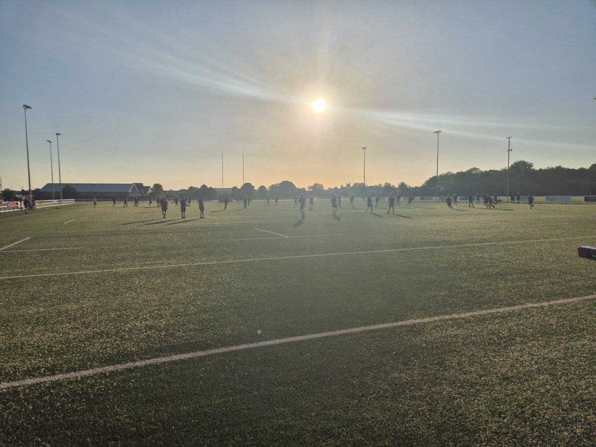 jaybray11's tweet photo. @BucksRFUNews #bucksrfuu17s 
Getting ready for u17s development game vs. Oxfordshire at Oxford Harlequins on a beautiful Friday evening https://t.co/ODoeWpatW1