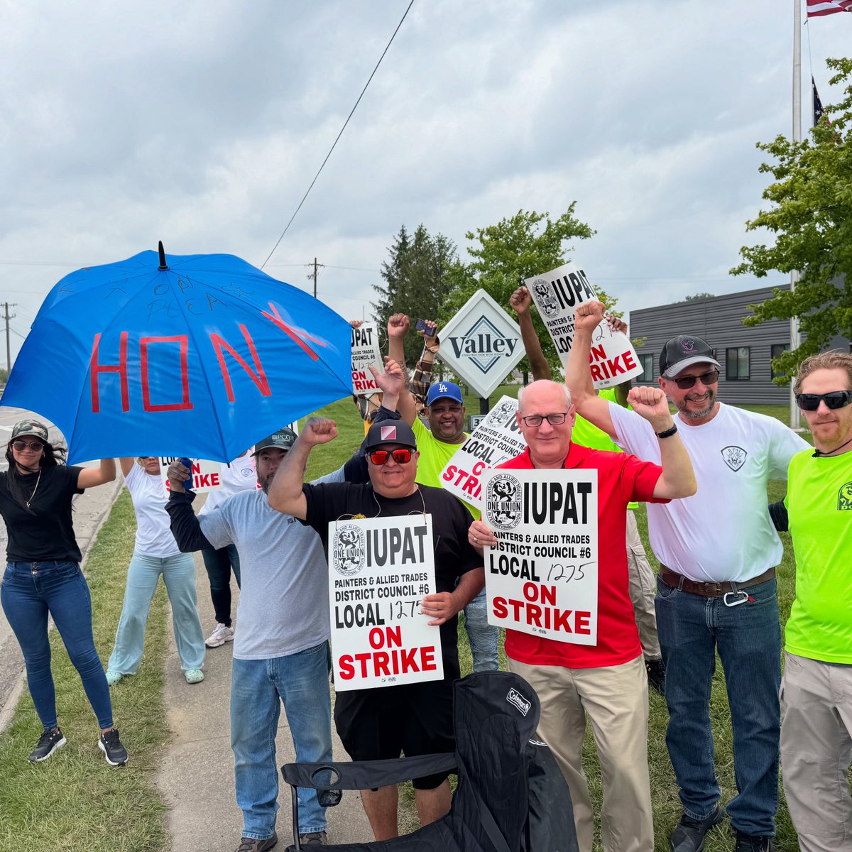 SenBillDeMora's tweet image. Joined with @GoIUPAT today to demand contractors give them a fair contract!