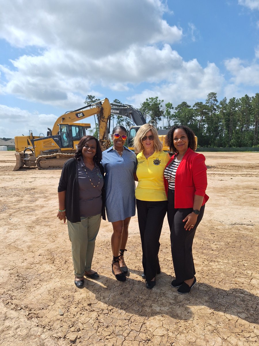 sredmonj's tweet image. Our @SpringISD_CTE director and @SISDCTEAdvisory Board business partners were excited to share the vision for CTE at the coming Education, Performance and Instruction (EPIC) Center at today's groundbreaking. This will be a place for our students to shine ⭐🌞