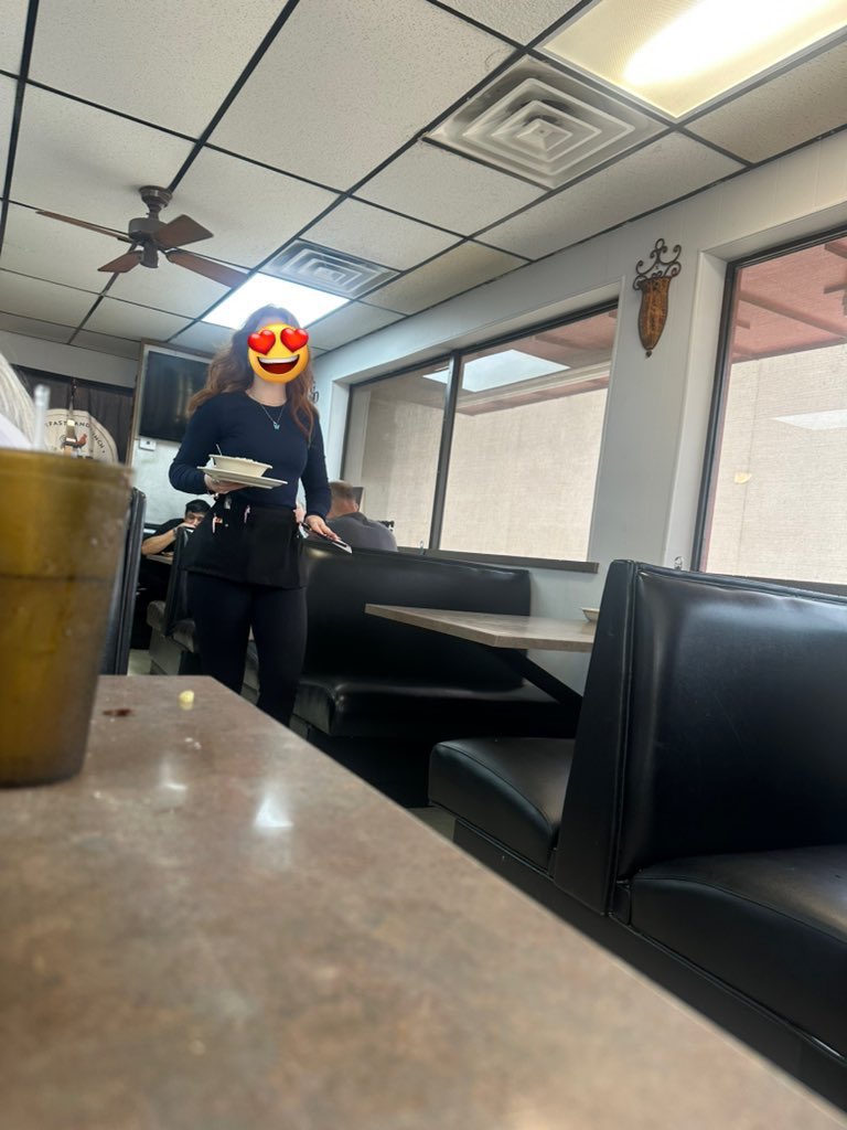 jd_daniels67's tweet photo. #expand my waitress at the local diner. #LHAD https://t.co/PesDVEjQhF