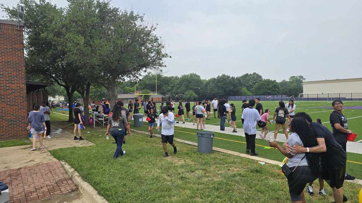 Sunset High School (@sunset_bison) on Twitter photo Senior Field Day! Class of 2025! Senior Field Day! Class of 2025!