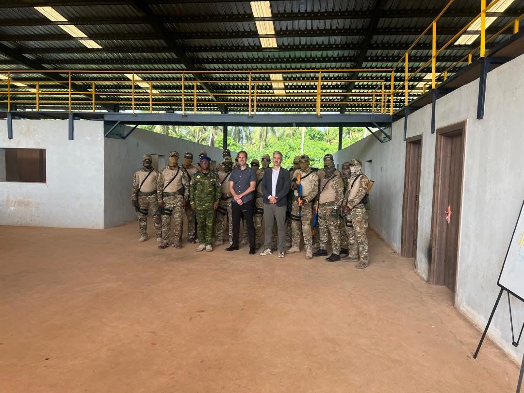 Ivoirowsky's tweet photo. 🇨🇮 🇺🇸Coopération USA - Côte d’Ivoire : lutte contre le terrorisme
SBO Fitrell a visité #flintlock25 où U.S. Africa Command (AFRICOM) la Côte d'Ivoire et des partenaires militaires s'entraînent ensemble à l'AILCT, un important centre international pour contrer les menaces terroristes.