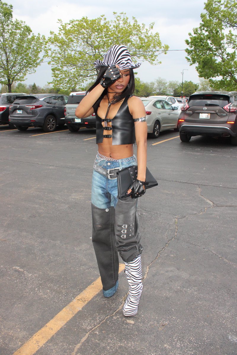 FebsHOTTEST27's tweet photo. this that COWBOY CARTER 🤠 but im looking for a SOLDIER 🥷🫦 #bffbirthday #thereestylez #cowboycartertour
 
styled by : @the.reestylez on IG https://t.co/WrkNurq701