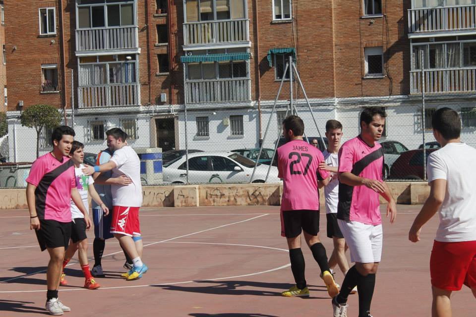 TPeriodismo's tweet photo. 🚨ATENCIÓN, VIEJAS GLORIAS y PERIODISTAS!!⚽️

Llegan al TP 2025 los PARTIDOS de LEYENDAS‼️

➡️Reúne a los mejores de tus años del TP y revive el torneo contra los más clásicos….

😱Las equipaciones, las litronas y el fútbol de siempre para dar cátedra a los nuevos

APÚNTATE YA⬇️ https://t.co/wVaPq3ozhu