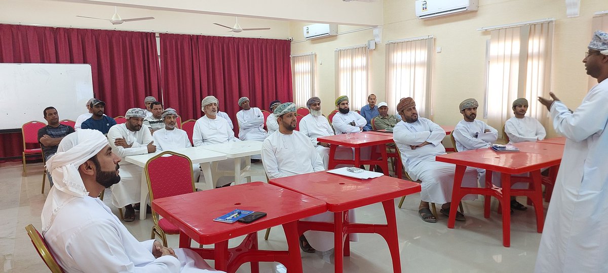 نقلا عن ما حضره في المشغل قدم الاستاذ/خالد خميس اليعقوبي مشغلا مبسطا عن مستجدات الإجادة  والشروط التي ينبغي توافرها للحصول على المكافآت لفئة معلم الشهر ومعلم المبتكر ومعلم المبادر.