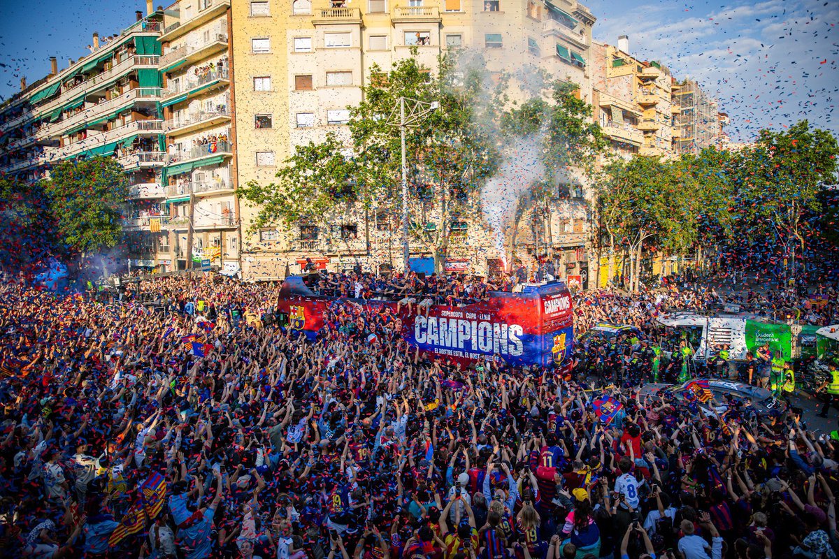 يالها من صورة مذهلة لعشاق برشلونة! 🤯♥️💙