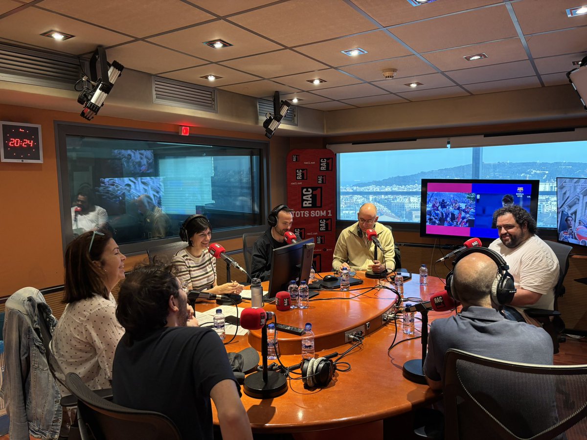 No ho sé RAC1 (@nohoserac1) on Twitter photo La tertúlia!
📌 Parlem amb Aureli Altimira, excoordinador del planter del Barça.
📌 Descobrim com va ser la celebració del títol a <a href="/LuzdeGasClub/">Luz de Gas</a> i a la discoteca Twenties.
🗣️ <a href="/silviacanovas/">Sílvia Cànovas</a>, <a href="/cugatmataro/">Cugat Comas</a>, <a href="/rafalopez/">Rafael López</a>, <a href="/oriolribet/">Oriol Ribet Casademunt</a>, <a href="/jllgarcia/">Joan Lluís Garcia</a> i <a href="/gerardbellera/">Gerard Bellera</a>. La tertúlia!
📌 Parlem amb Aureli Altimira, excoordinador del planter del Barça.
📌 Descobrim com va ser la celebració del títol a <a href="/LuzdeGasClub/">Luz de Gas</a> i a la discoteca Twenties.
🗣️ <a href="/silviacanovas/">Sílvia Cànovas</a>, <a href="/cugatmataro/">Cugat Comas</a>, <a href="/rafalopez/">Rafael López</a>, <a href="/oriolribet/">Oriol Ribet Casademunt</a>, <a href="/jllgarcia/">Joan Lluís Garcia</a> i <a href="/gerardbellera/">Gerard Bellera</a>.
