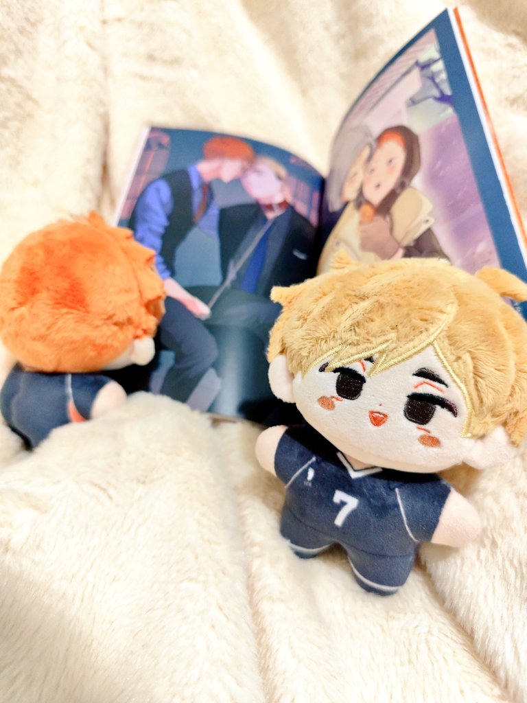 so that's a lil bit of what's inside Citrus Snap's atsuhina zine >_< there are many more amazing illustrations and stories by equally amazing reporters so thank you <a href="/AtshnSnap/">CitrusSnap!</a>! 

and oh.... don't mind them they're just a curious bunch