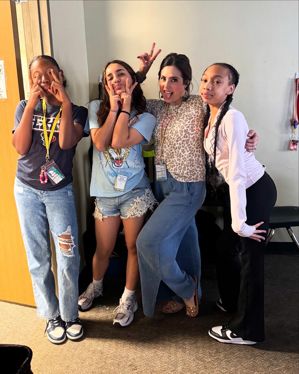 mrslambismyjam's tweet image. Such a privilege spending my time with these girls these year! Relationships last a lifetime! 🤍🤍#maydeforthis #maydeforfamily