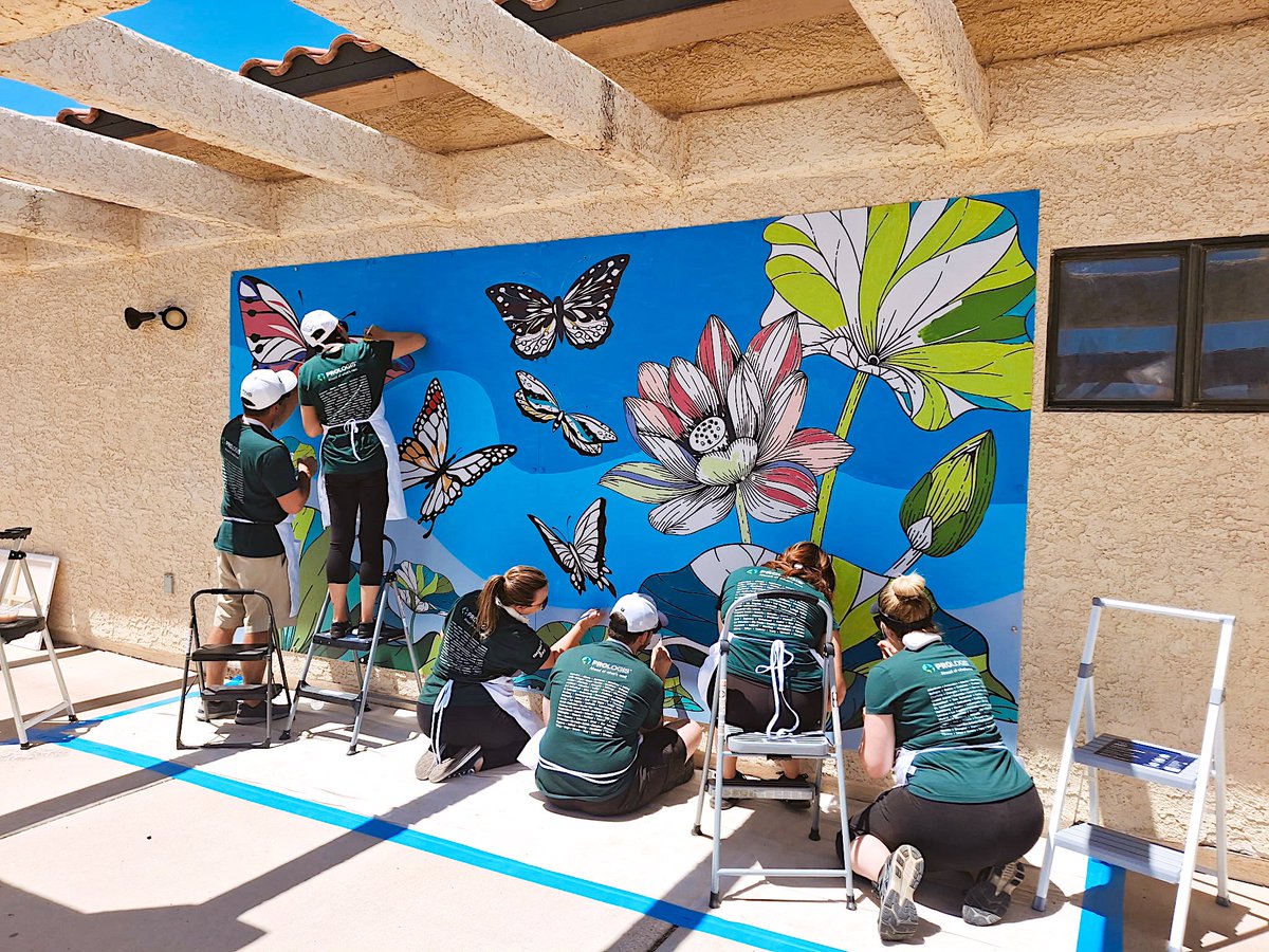 StJudesRanch's tweet image. They’re usually focused on logistics real estate but today @Prologis is here creating art. 🦋🎨🖼️
AND making an impact!
Thank you to these wonderful volunteers for creating a beautiful mural here at the St. Jude’s Ranch for Children campus!
#CommunityofHope #PLDIMPACT #mural