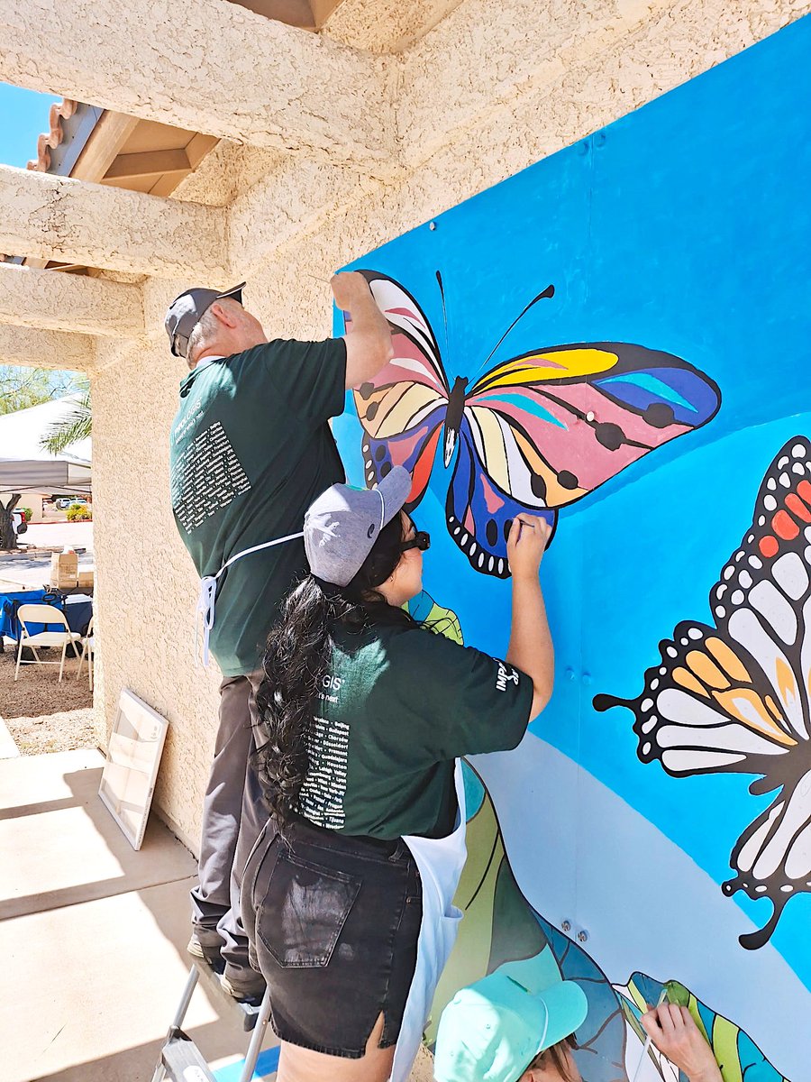 StJudesRanch's tweet image. They’re usually focused on logistics real estate but today @Prologis is here creating art. 🦋🎨🖼️
AND making an impact!
Thank you to these wonderful volunteers for creating a beautiful mural here at the St. Jude’s Ranch for Children campus!
#CommunityofHope #PLDIMPACT #mural