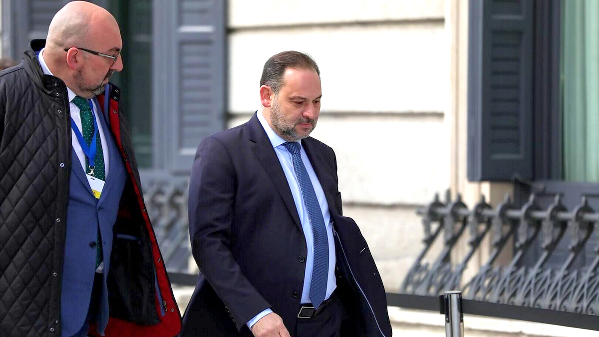 Takis1X2's tweet image. 🎯 ¡Antonio Robles destapa sin piedad la trama de cuatro inseparables que, desde un Peugeot 407, tejieron la red de poder más oscura de la democracia española! #PoderOscuro #TramaPolitica #CasoKoldo

🔍 La verdad sale a la luz: el cuarteto formado por Sánchez, Cerdán, Ábalos y