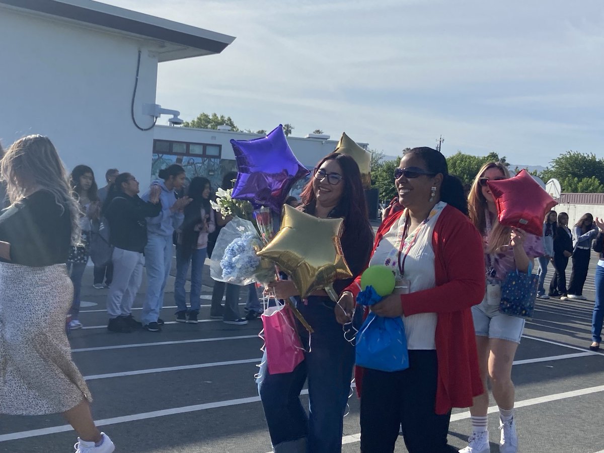 Teacher Appreciation Parade! Today our HOLA teachers were filled with signs of gratitude for all they do! Thank You, HOLA Teachers: You are FABULOSOS!