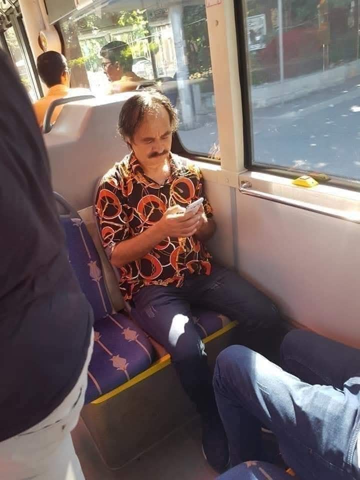 يخلق من الشبه أربعين....في محطة مترو في لندن....