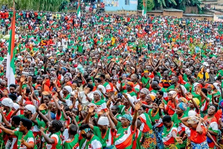agasumonews's tweet photo. #Burundi:đ "Mwirinde agasotoro ariko kandi mube intare isinziriye".
đ "Urugamba ruracari rwarundi kuko akishe ya nka karacari muri yo.Twame tugavye amahoro n'umutekano twaharaniye imyaka myinshi ntitwemere ko hari uwudusubiza muri izo ntambara" #Alexandre_NGORAGOZE.
@CnddFdd https://t.co/k1lNDORtsM