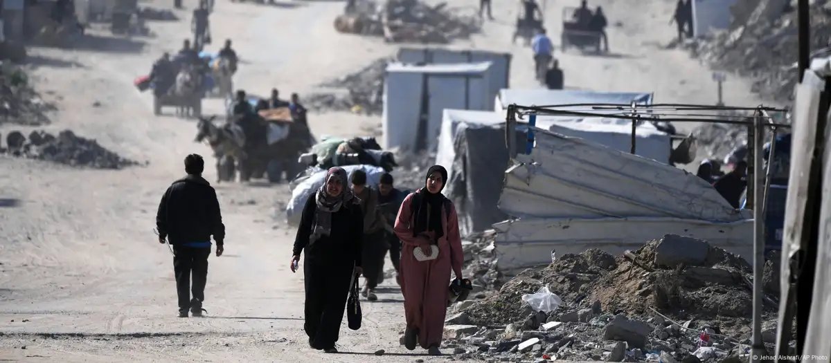 dw_espanol's tweet photo. Ejército israelí inicia nueva gran ofensiva en #Gaza 

Es algo "equiparable a una limpieza étnica", denunció el alto comisionado de derechos humanos de la ONU, Volker Türk. (gs)
https://t.co/Wak8NOTJQI