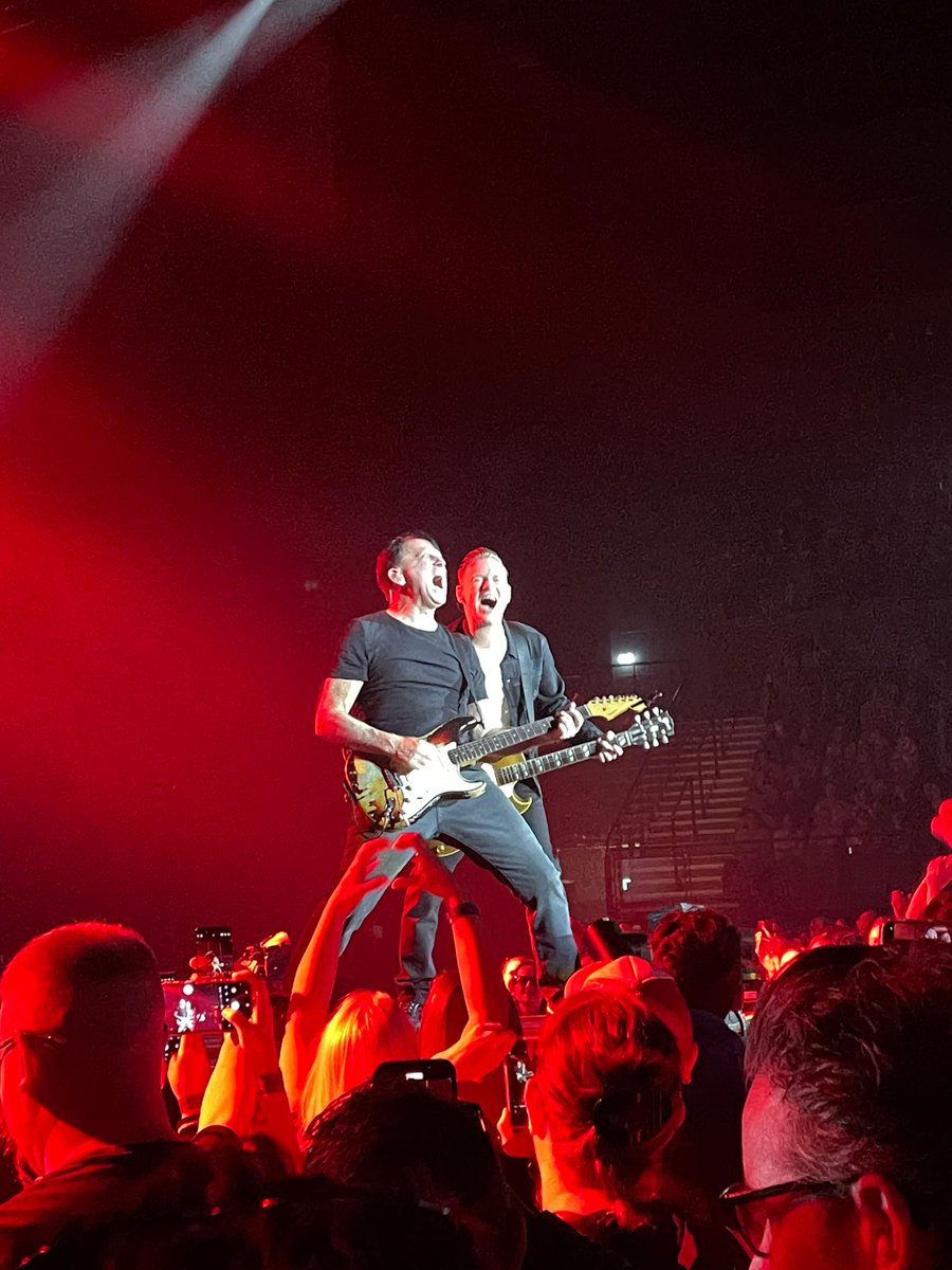 keysbasher's tweet image. Tremendous night watching @bryanadams in Liverpool. Another brilliant performance. Been the Manchester and Liverpool shows on this tour, both absolutely top class.