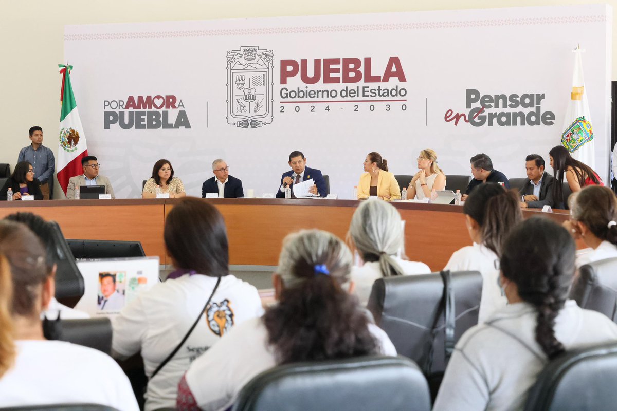 🫱🏼‍🫲🏼 Por segunda ocasión, nos reunimos con madres, padres y familiares de personas desaparecidas, para continuar trabajando de forma conjunta y dar seguimiento puntual a cada uno de los casos, a través de la <a href="/busquedagobpue/">Comisión de Búsqueda de Personas</a> y la <a href="/FiscaliaPuebla/">FGE Puebla</a>, bajo la visión humanista de