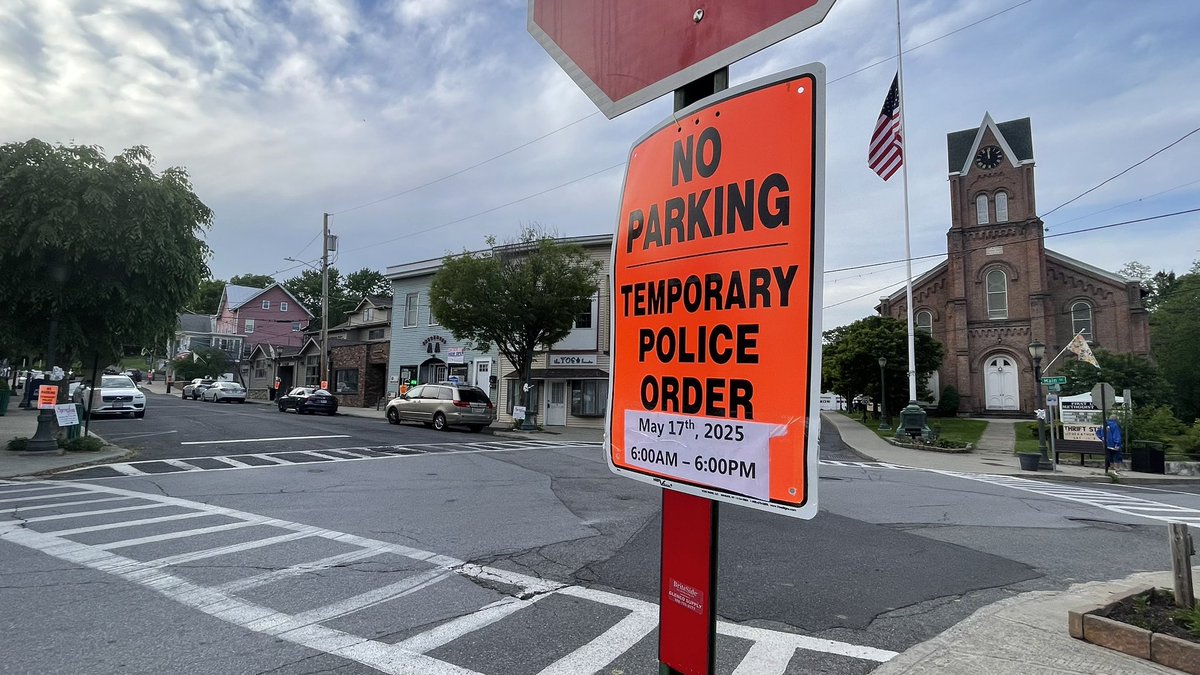 CatskillLife's tweet image. Tomorrow is the Spring Fest 2025 parade and vendors in the town of Lloyd of Highland. No parking btw 6am and 6pm.
Vendors have been setting up since early morning. Let’s enjoy altogether!
#SpringFest2025 #townoflloydny #HighlandNY