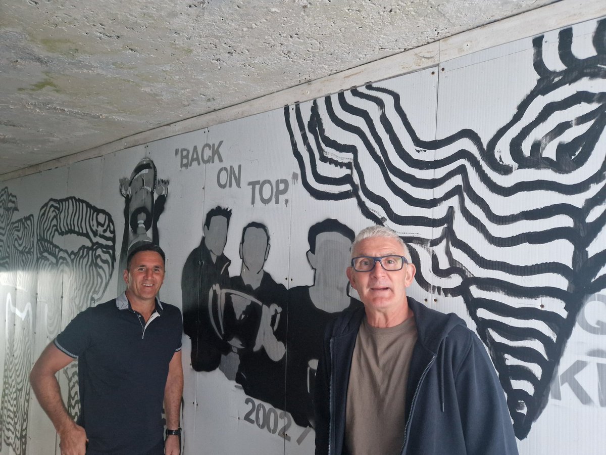 A couple of Legends took in our game tonight.  It was great to see the two Johns at Duncansfield tonight.  Big Mitch looks like he could still pull on the strip .