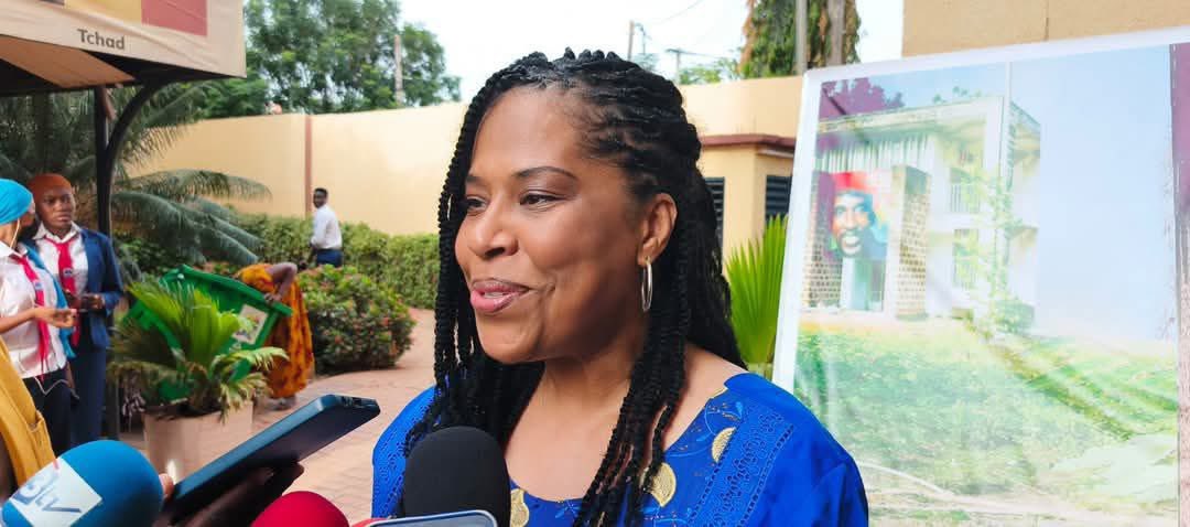 L’activiste Nathalie Yamb, de nationalité suisse🇨🇭est arrivée hier à Ouagadougou🇧🇫. Logée dans une villa chic avec 8 gardes du corps et 5 véhicules pour son escorte !
Pendant ce temps les soldats burkinabé meurent dans le déni au front😌