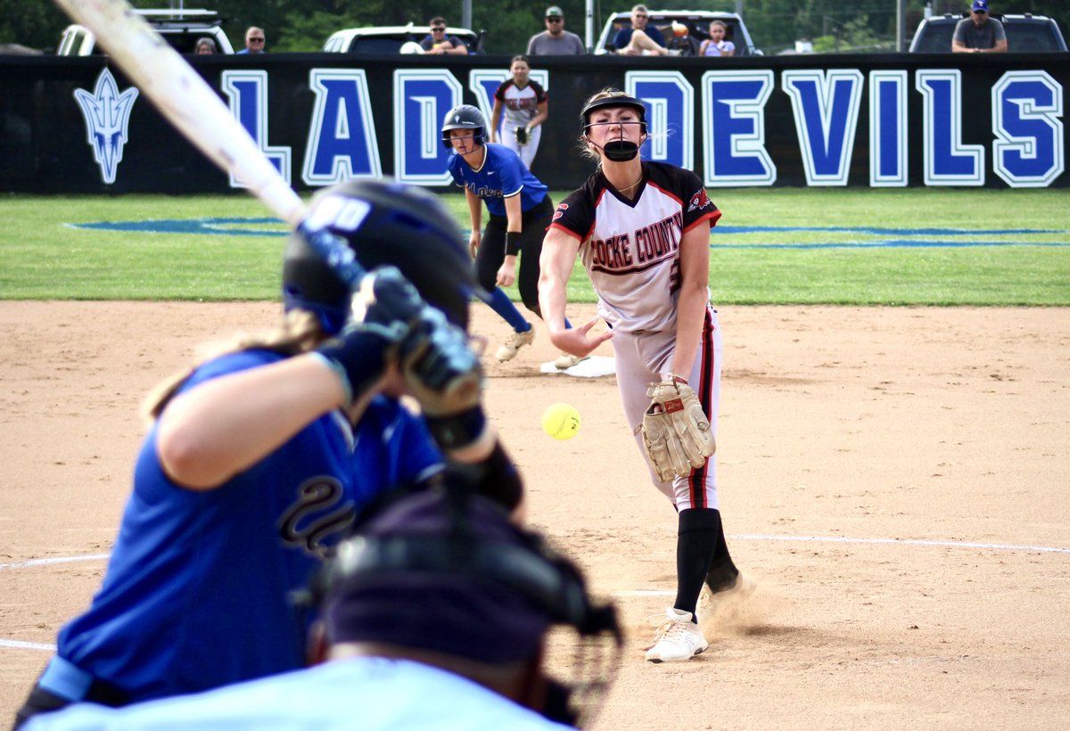jnichols_2121's tweet image. Here are a couple of my favorite shots from the first five innings in Erwin. 

The Lady Red trail 6-4 going into the bottom of the sixth, so they need three quick outs and two runs in the top of the seventh if they want to try and keep their season rolling.