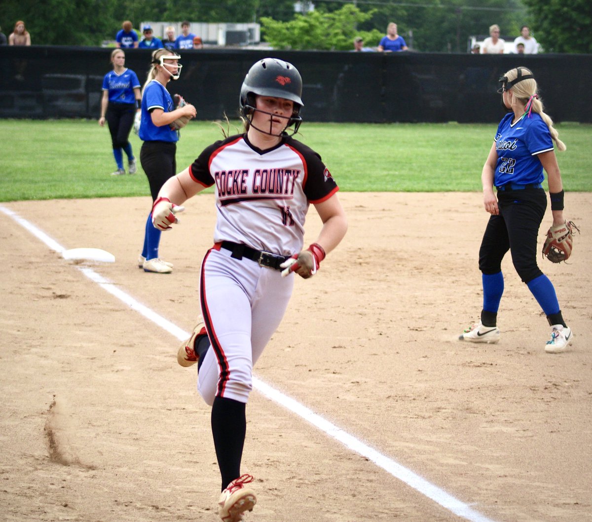 jnichols_2121's tweet image. Here are a couple of my favorite shots from the first five innings in Erwin. 

The Lady Red trail 6-4 going into the bottom of the sixth, so they need three quick outs and two runs in the top of the seventh if they want to try and keep their season rolling.