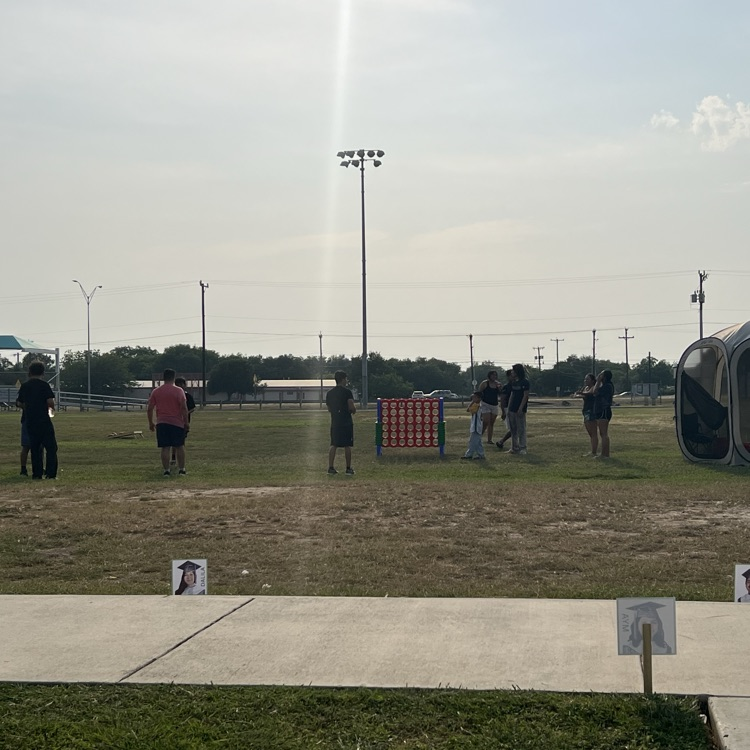 swisd_caststem's tweet photo. Senior fun at our Senior Sunset yesterday! @castschools @swisd #gopublic #embracetheexperience #RootEd #SWISDExperience https://t.co/bohQ2yc8cF