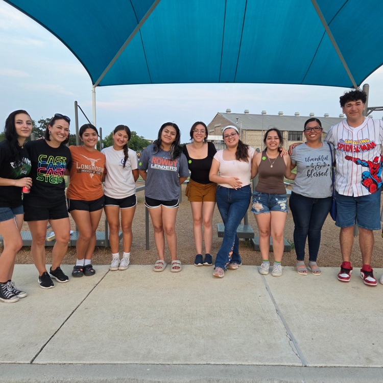 swisd_caststem's tweet photo. Senior fun at our Senior Sunset yesterday! @castschools @swisd #gopublic #embracetheexperience #RootEd #SWISDExperience https://t.co/bohQ2yc8cF