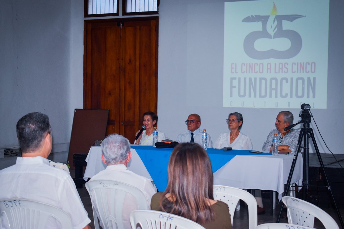 Con profunda admiración, hoy rendimos homenaje al legado de Carlos Corredor Pereira (Q.E.P.D.) con la presentación de su libro "Ciencia, academia y vida".

Un espacio para celebrar el conocimiento, la palabra y la memoria.

#LecturaYMemoria #CulturaViva #NorteDeSantander.