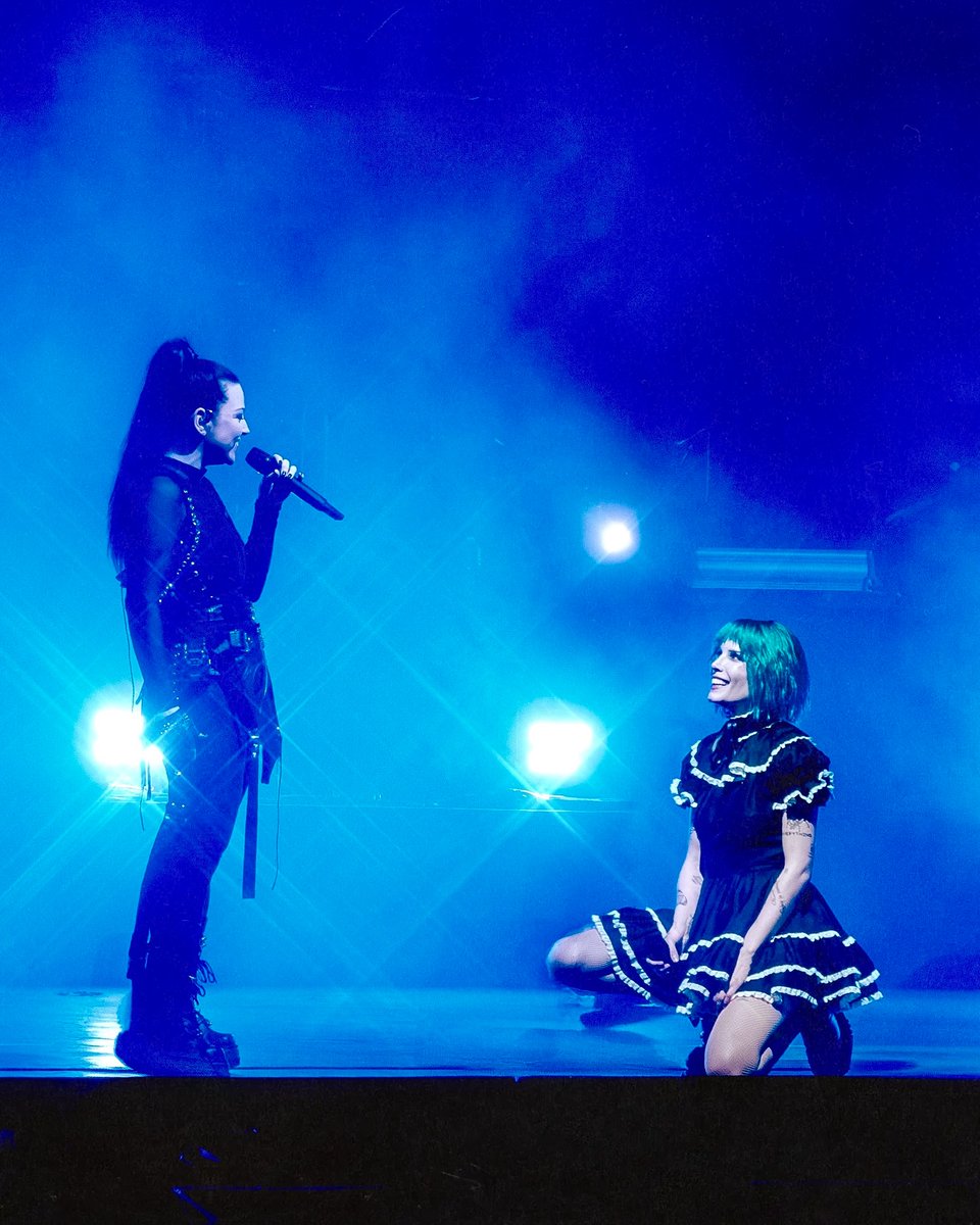 Halsey and Amy Lee at #ForMyLastTrickTour Los Angeles!

📸: goldberghourphotos &amp; bysammismith
