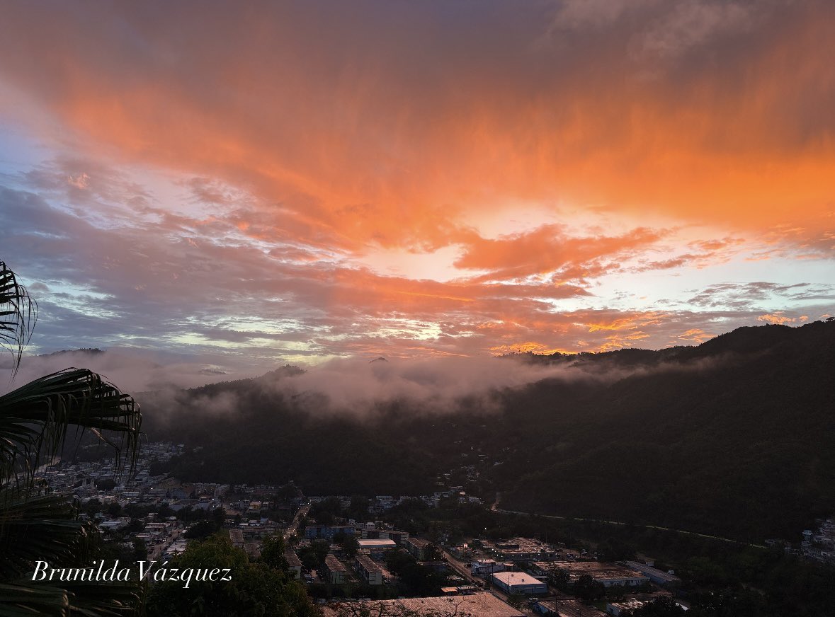 VazquezBrunilda's tweet image. !!Desde mi balcón Comerío!! @DeborahTiempo @SLopezTiempo @skytrafficpr @CycloforumsPR @YarimCorreaPR