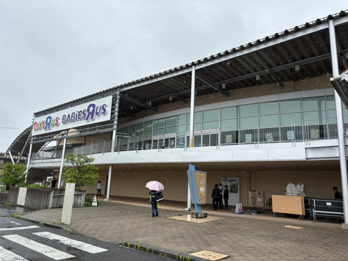 kawagoe_bread's tweet photo. おはようございます！

会場のトイザらス前の駐車場につきました！
屋根がある場所で開催します。
只今準備中。

＼5月17日(土)「川越パンマルシェ コラボ かわごえピクニック＠ウニクス南古谷」が初開催🍞／

🔽詳細
https://t.co/yc8iukM1x1

#かわごえピクニック https://t.co/gbgtvLFWaz