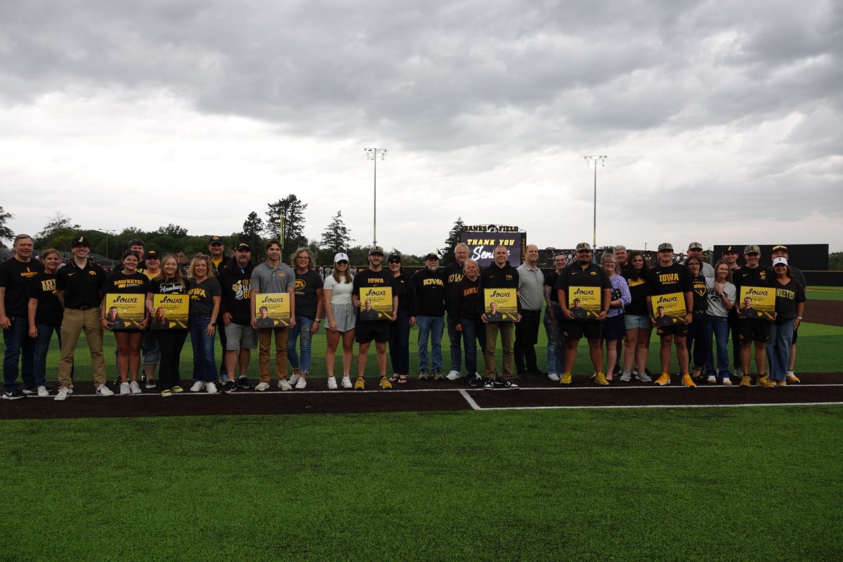 UIBASEManagers's tweet image. It’s Manager Senior Day!!!! Huge thank you to all of our seniors for #movingtheneedle !! We truly appreciate your hard work and dedication over the years!! You left the program in an amazing spot and we are excited to see what you do in the future!! Thank you!!