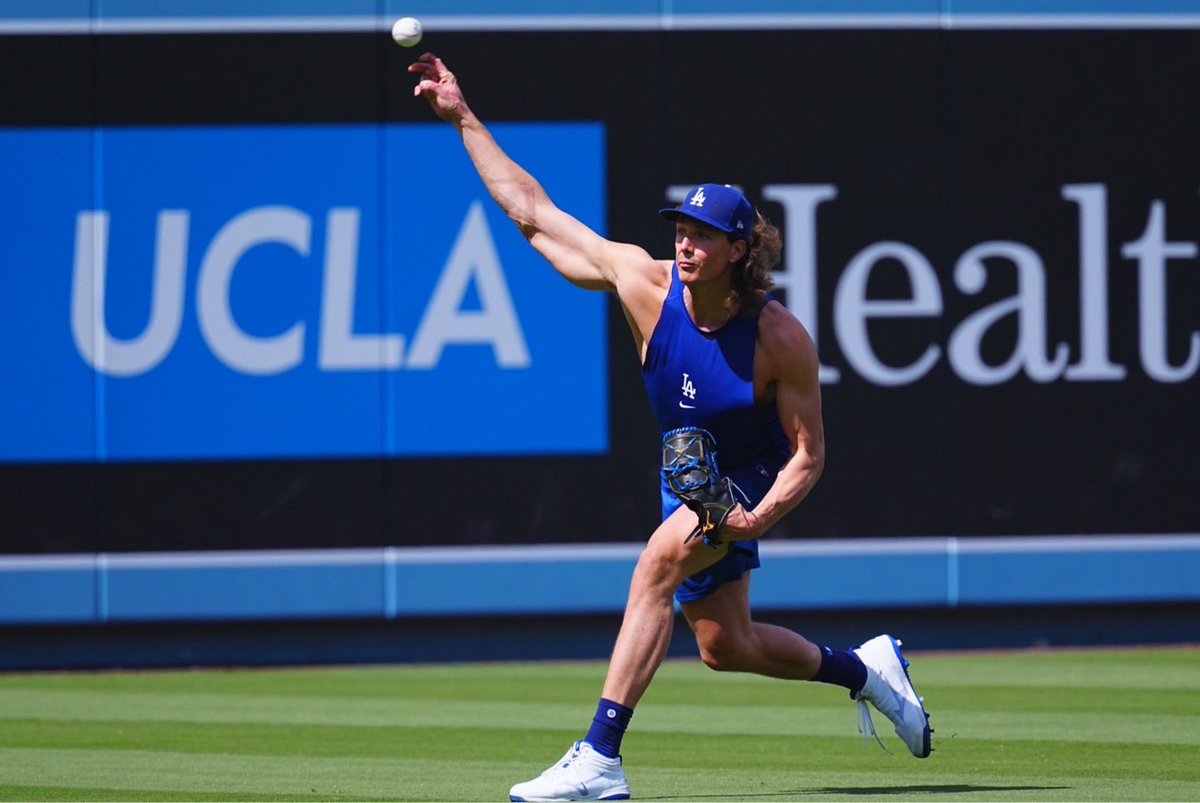 ドジャース-エンゼルス（日本時間17日） キャッチボールを行う