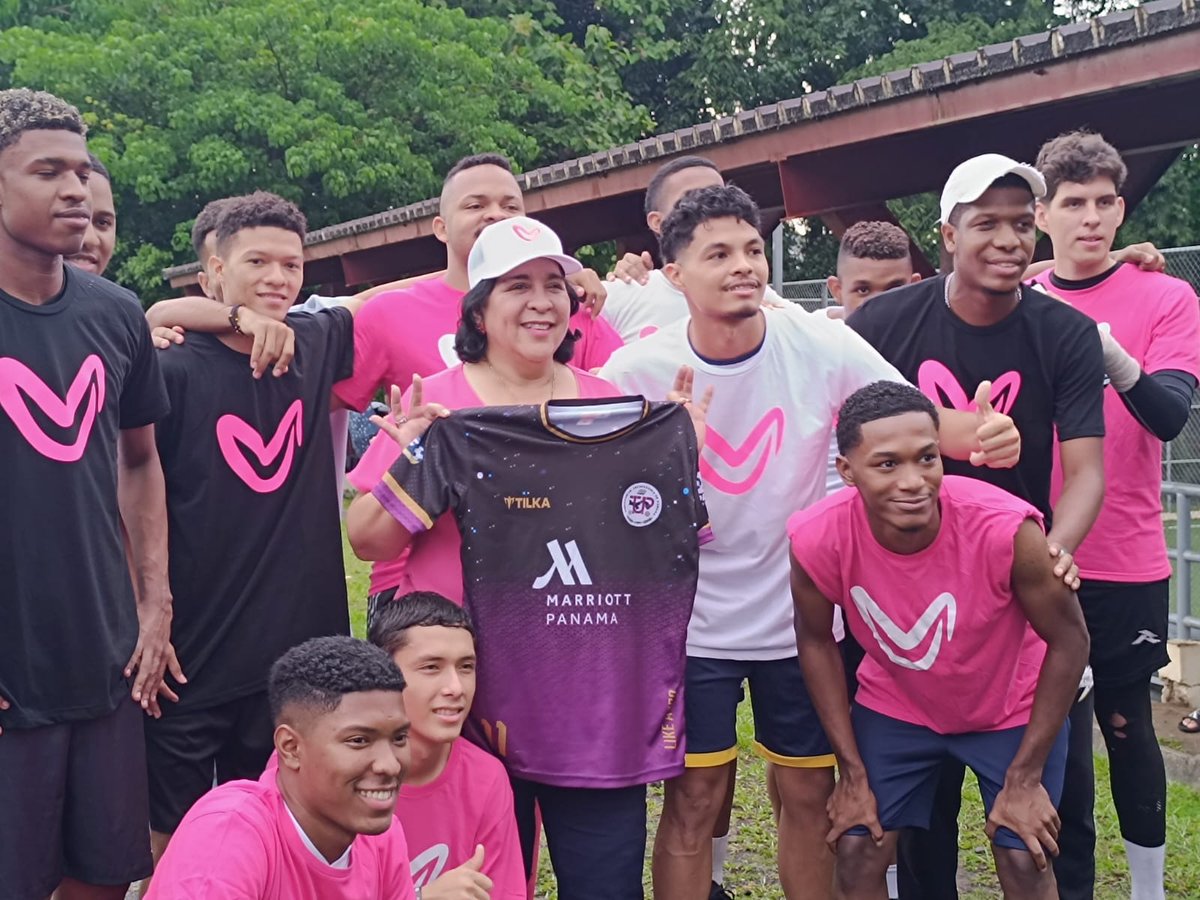 Alexis TEJEDOR-DE-LEÓN 🇵🇦 (@dralexistejedor) on Twitter photo Mente sana en cuerpo sano. Con <a href="/MarcelaUTP/">Marcela Paredes de Vásquez</a> de Rectora en la <a href="/utppanama/">UTP Panamá</a> se fomentarán hábitos saludables que incluyan mejores opciones de alimentación en las cafeterias, actividad fisica, descanso, salud mental e higiene. ¡Marcela de corazón! Mente sana en cuerpo sano. Con <a href="/MarcelaUTP/">Marcela Paredes de Vásquez</a> de Rectora en la <a href="/utppanama/">UTP Panamá</a> se fomentarán hábitos saludables que incluyan mejores opciones de alimentación en las cafeterias, actividad fisica, descanso, salud mental e higiene. ¡Marcela de corazón!