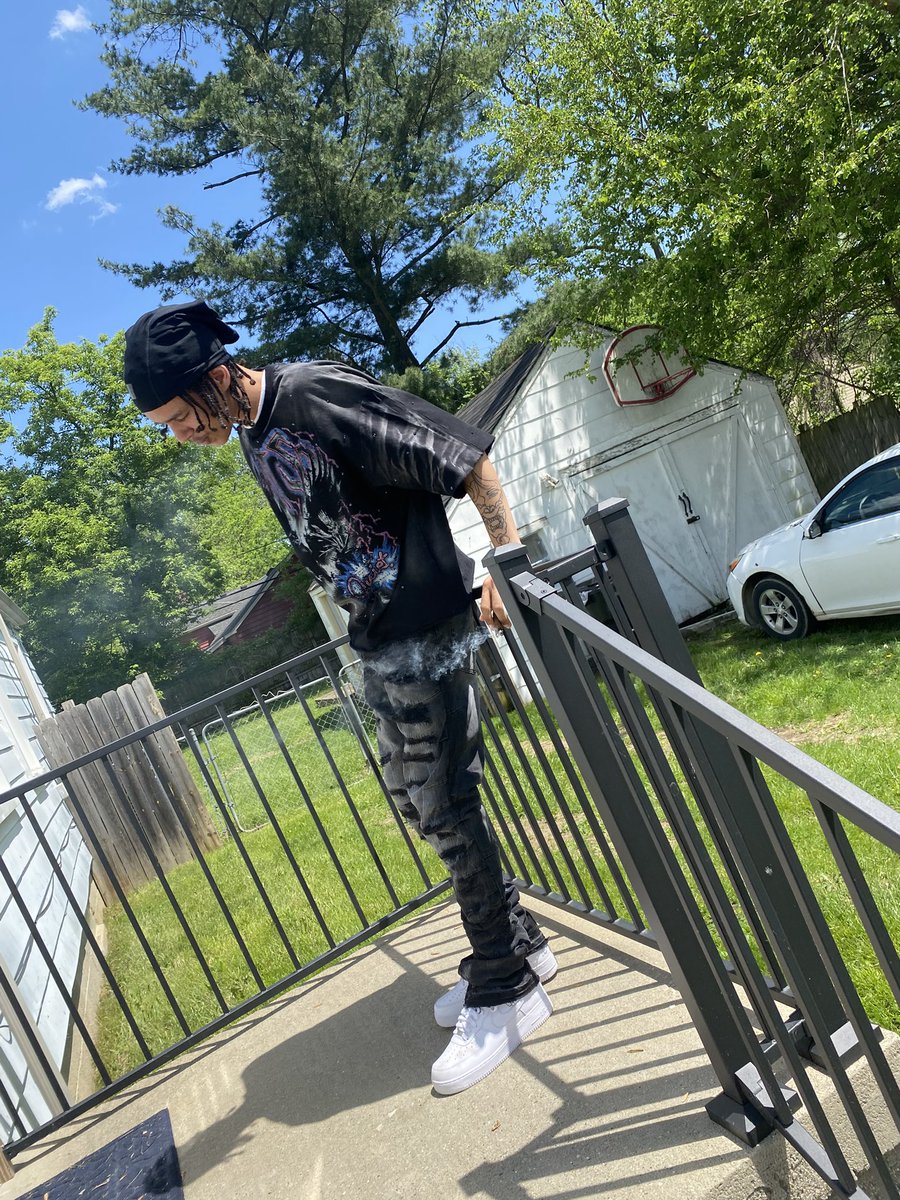 4babypluto's tweet photo. They asked where i get it from ask my stylist https://t.co/kbxdDIH9Uo