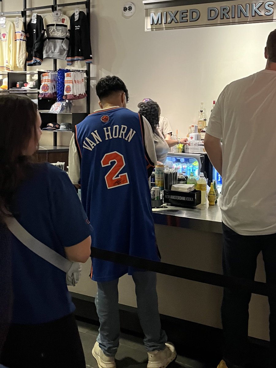BigKnickEnergy_'s tweet photo. insane jersey sighting

via @RebeccaChasen https://t.co/N8Hn5o2ZaR