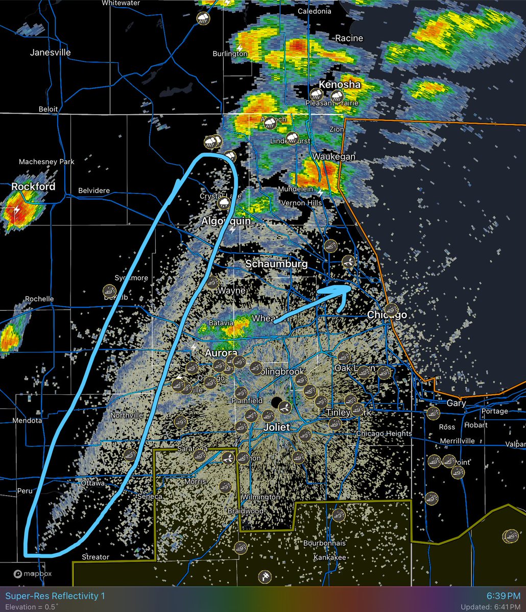 WindyCityWxMan's tweet image. First time for everything right? 

#Chicago is under a Dust Storm Warning until 8:30

It’s pretty evident when it rolls up on you

Add into that some small storms blowing up to rain down some mud 

Fun times