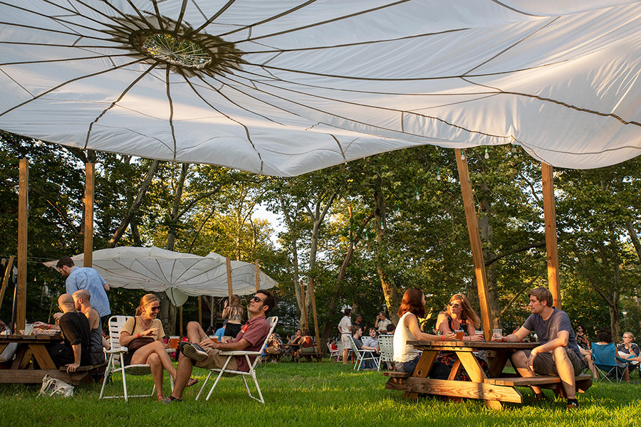 This Memorial Day weekend, Parks on Tap is making its way to Clark Park! 🍺🌿🌅✨ Join them Wednesday, May 21st through Monday, May 26th. Bring a blanket, round up your friends, and make sure you don't miss out on this five-day experience.

ow.ly/Wt6050VRt4Q