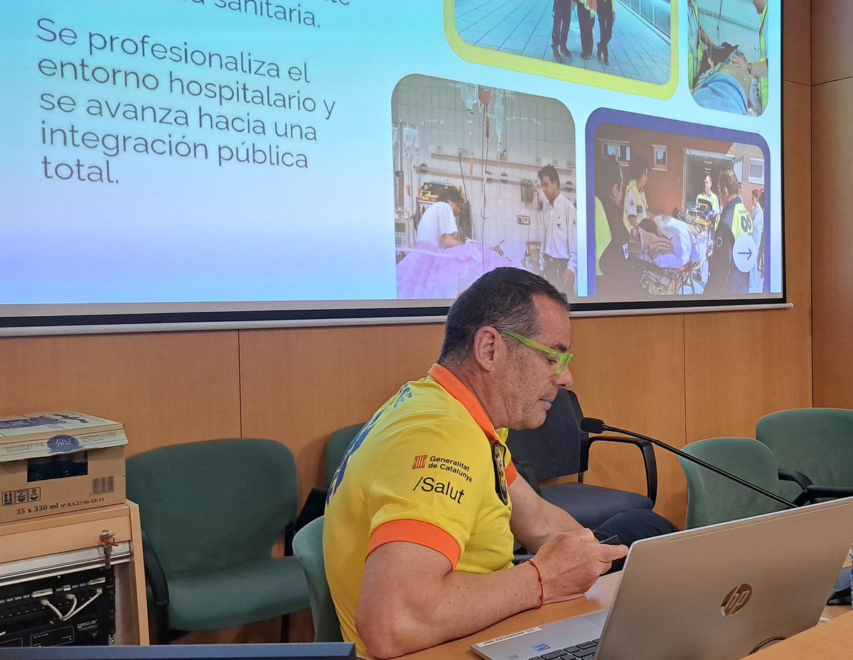 Hospitaligd's tweet photo. Avui hem commemorat els 25 anys de la base del @semgencat al Consorci Sanitari de l’Anoia, amb un acte emotiu que ha servit per recordar els inicis d’aquest servei essencial, amb el primer VAM i l’equip humà que ho va fer possible, gràcies a la seva visió i compromís. #somCSA https://t.co/5zTEh2bAVJ