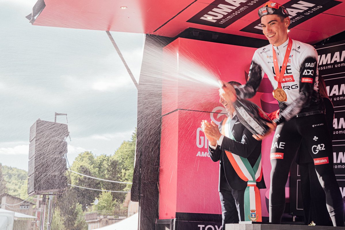 giroditalia's tweet photo. 🤩 The best shots of the first mountain stage of this #GirodItalia.

🤩 Le foto più belle della prima tappa in montagna di questo #GirodItalia.

📸 @LaPresse_news @ZWPhotography99 

#GirodItalia #regioneabruzzo #fira #visitabruzzo #abruzzoturismo #abruzzo | @Regione_Abruzzo @yourabruzzo