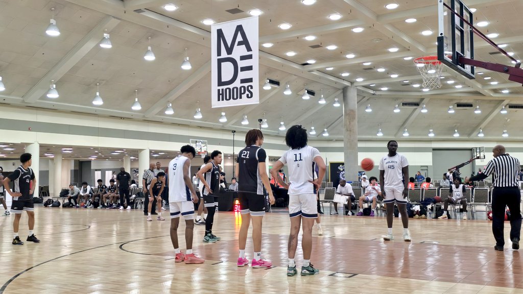 Mid-Atlantic Select out and running in opening MHC 17U matchup with Team Final Black, up 27-12 with 4 minutes to play in the first half.

Eli Williams, TJ Moultrie and Devin Wingfield looking good early for MAS.