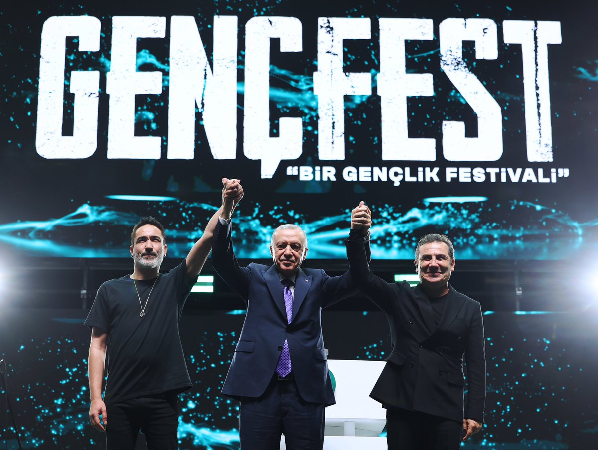 📍İstanbul 

Genel Başkanımız Cumhurbaşkanımız Sayın Recep Tayyip Erdoğan İstanbul’da binlerce gençle buluştu. 

Gençlik Burada 🤚🏻
Lideriyle yol yürümeye devam ediyor🌟

Birileri yine yanıladursun….

Gençler Tayyip Erdoğan diyor.