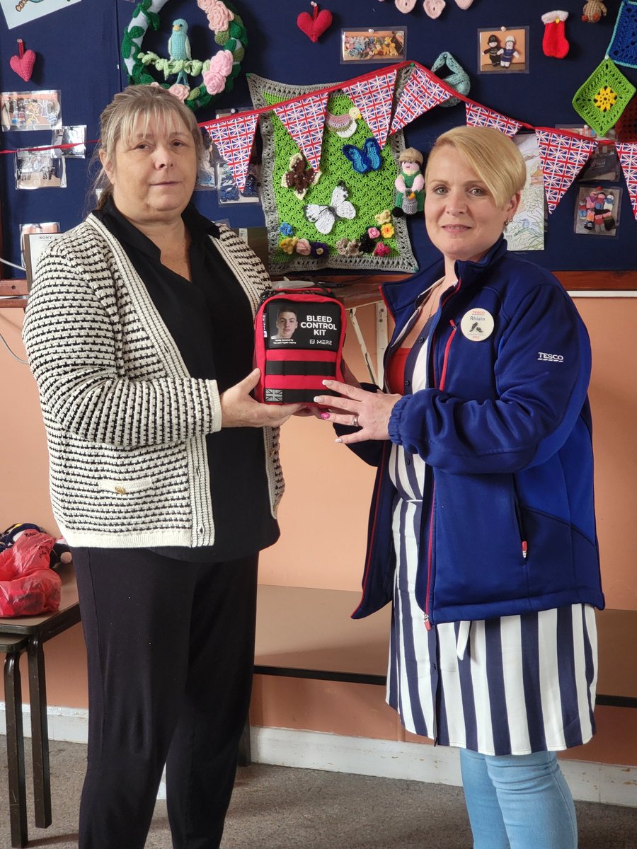 Julie Taylor Bcac The Liam Taylor Legacy Rip Fish (@julieta05742189) on Twitter photo Over with the lovely Rhian #Tesco community champion #Maldon donating a replacement bag as the last one had past expiry date funded by the Maldon Mud Race thankyou everyone <a href="/Chappers2013/">Chappers πΎπ πββοΈ</a> <a href="/Hirst4EssexPFCC/">Roger Hirst - for Essex</a> <a href="/essex_crime/">Essex Crime & Surrounding Areas.</a> <a href="/EssexCricket/">Essex Cricket</a> <a href="/ECFRS/">Essex Fire Service</a> <a href="/BBCEssex/">BBC Essex</a> <a href="/EssexPoliceUK/">Essex Police</a> Over with the lovely Rhian #Tesco community champion #Maldon donating a replacement bag as the last one had past expiry date funded by the Maldon Mud Race thankyou everyone <a href="/Chappers2013/">Chappers πΎπ πββοΈ</a> <a href="/Hirst4EssexPFCC/">Roger Hirst - for Essex</a> <a href="/essex_crime/">Essex Crime & Surrounding Areas.</a> <a href="/EssexCricket/">Essex Cricket</a> <a href="/ECFRS/">Essex Fire Service</a> <a href="/BBCEssex/">BBC Essex</a> <a href="/EssexPoliceUK/">Essex Police</a>